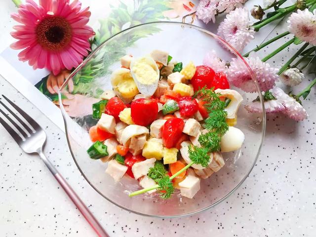 鸡胸肉蔬菜沙拉，蔬菜沙拉鸡胸肉怎么做（#夏日开胃餐#鸡胸肉蔬菜沙拉）