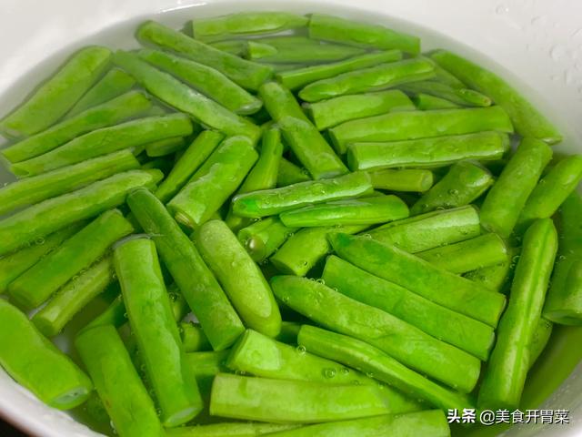 豆角怎么炒好吃又简单，如何炒豆角又好吃又好看（大厨告诉你诀窍都有啥）