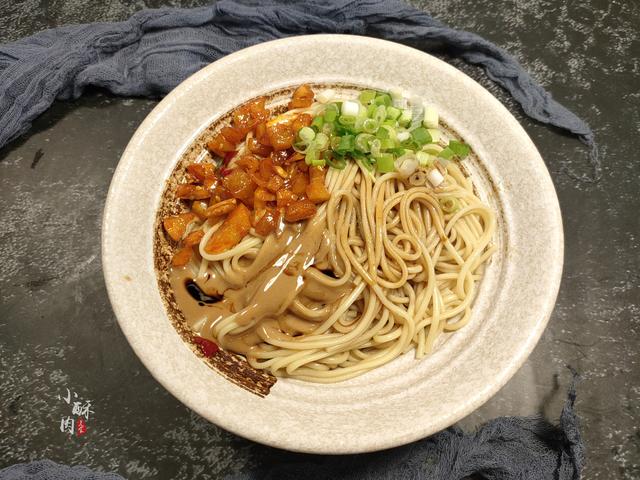 武汉热干面的做法，正宗武汉热干面酱料做法（街边5块钱一碗的热干面）