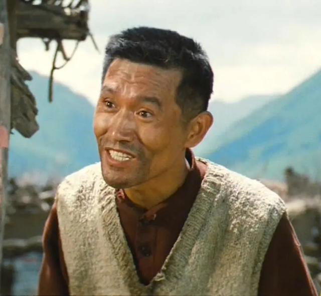 电影演员牛犇简介，与初恋相守60年