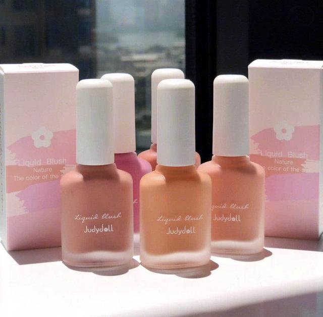 腮红膏哪个好用又持久不掉色，腮红膏它的优点是与肌肤更贴合