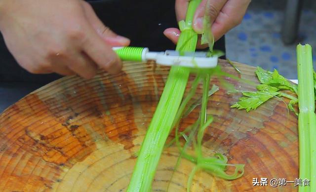 西芹的做法大全家常菜，芹菜的做法大全家常炒菜