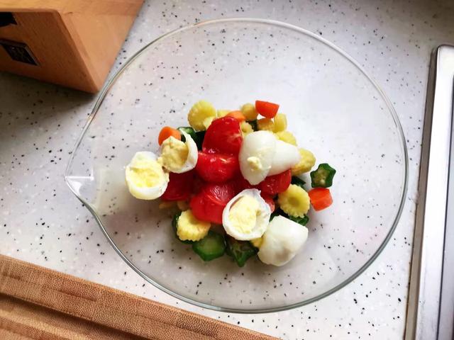 鸡胸肉蔬菜沙拉，蔬菜沙拉鸡胸肉怎么做（#夏日开胃餐#鸡胸肉蔬菜沙拉）