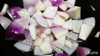 手抓羊肉饭的做法，手抓羊肉饭各种做法（电饭煲就能做的手抓羊肉饭）