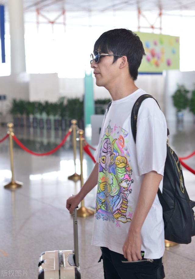 有人骂王思聪吗，被王思聪置顶辱骂三年的男人