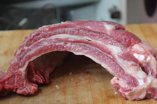 大排和小排的区别，买排骨要分清小排（排骨大排和小排区别）