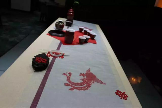 与其赶着人挤人，与亲朋好友奔赴一场叹茶之约