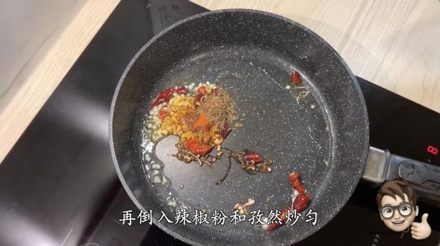 孜然蘑菇的做法，孜然蘑菇正宗详细做法（网红下饭菜孜然蘑菇）