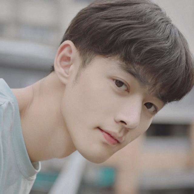 男生短刘海发型，短刘海发型男适合各种脸型