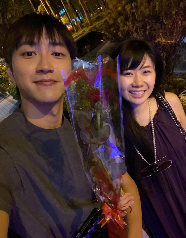 福原爱离婚后未改个人简介，开劳斯莱斯出行