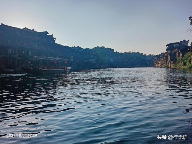 凤凰古城夜景图片，这辈子一定要去的凤凰古城（凤凰古城浪漫夜景醉游人）