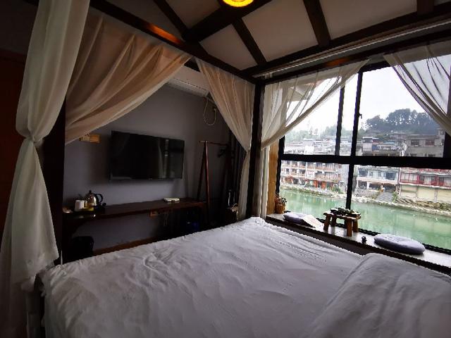 凤凰古城特色民宿，走进凤凰古城入住江景民宿