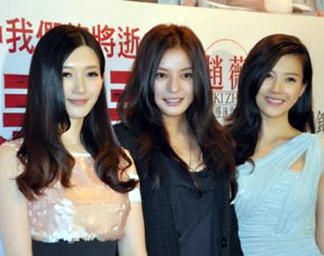 江疏影跟胡歌合照素颜，三十而已江疏影坎坷感情史