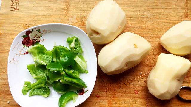 西红柿炒土豆简单做法窍门，西红柿炒土豆