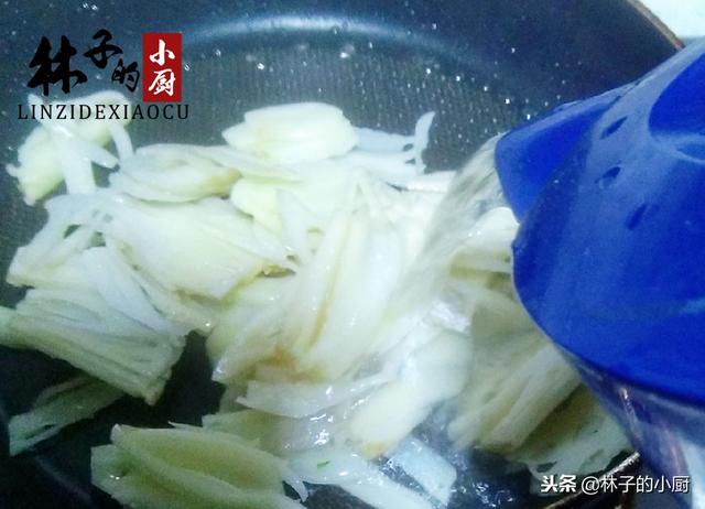 炒藕片需要焯水吗，炒莲藕要不要提前焯水（直接炒和先焯水都不对）