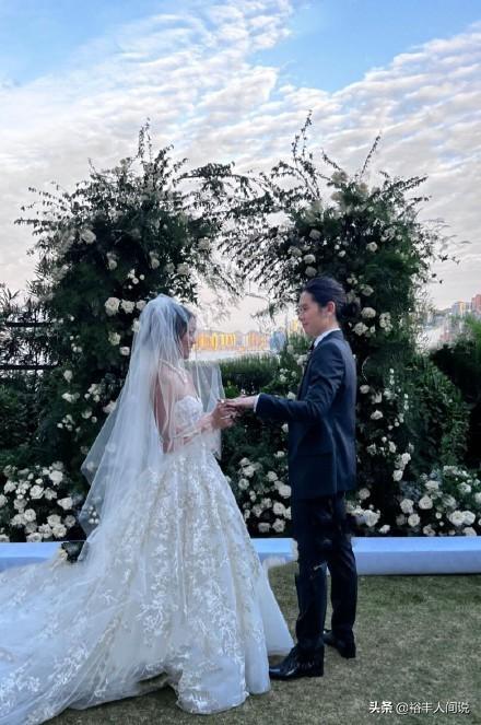 香港霍咏盈婚后装扮，霍英东孙女霍咏盈低调完婚