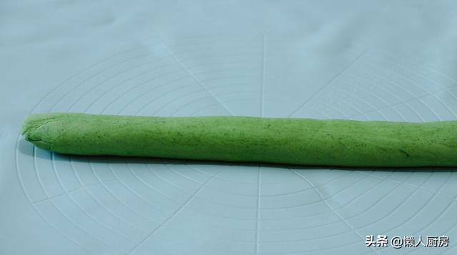 清明節，別忘記給家人吃春天時令美食，水中加點它，艾葉不發黃 熱愛美食 第23张