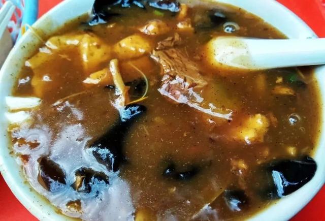 郑家特色美食，整个一生的青春和生命都献给了包子——东新街郑家包子