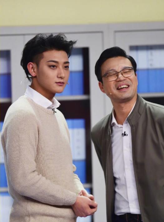 贾玲和岳云鹏的原名，贾玲胖成表情包