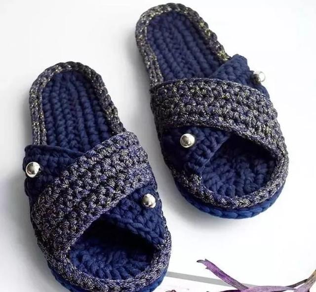 适合新手钩织的毛线拖鞋教程，家里有织女拖鞋不用买