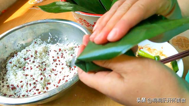 最简单的粽子怎么包的教程，2种包粽子最简单方法
