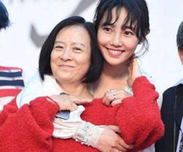 24岁孙怡素颜照，孙怡16岁勇闯社会