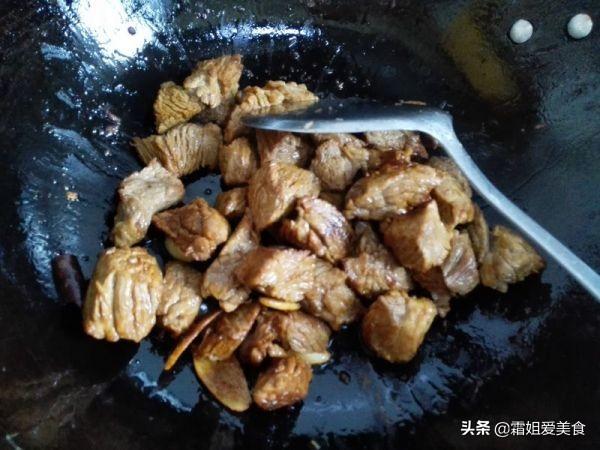 土豆胡萝卜炖牛肉，土豆胡萝卜炖牛肉的正宗做法（牛肉搭配土豆胡萝卜一锅炖）