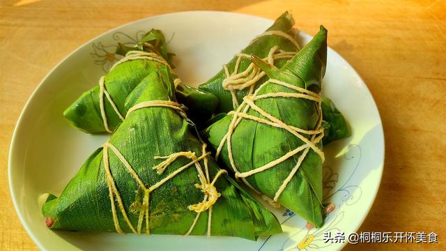 最简单的粽子怎么包的教程，2种包粽子最简单方法