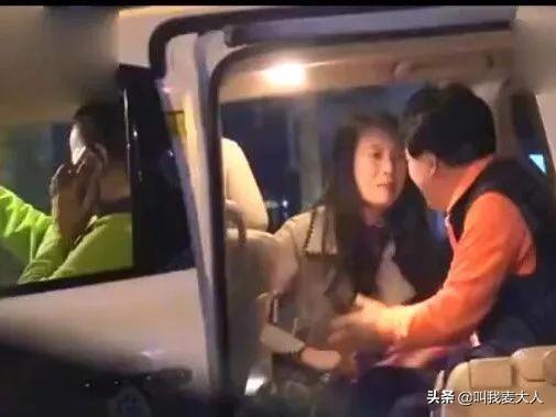 朱时茂春晚最新消息，与旗袍美女饮酒红光满面