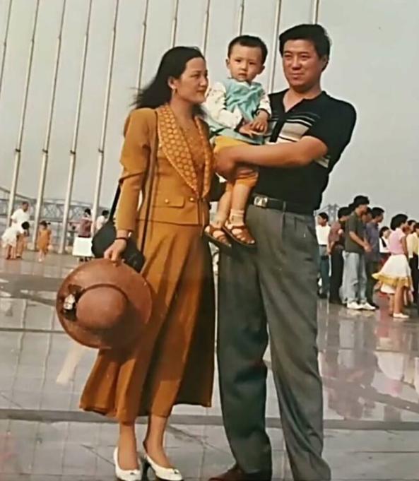 黄景瑜的家境怎么样，黄景瑜父母罕曝光（黄景瑜谈父母落泪）