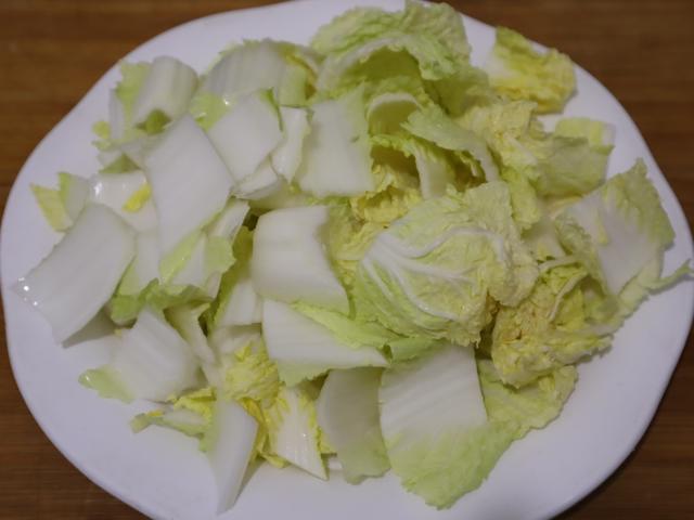 娃娃菜怎么做好吃又简单不用油，娃娃菜这样做不加一滴水