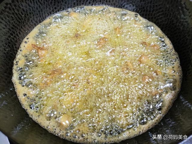 辣子鸡丁的家常做法，辣子鸡最正宗的做法不辣不柴（厨师长教你做家常辣子鸡丁）