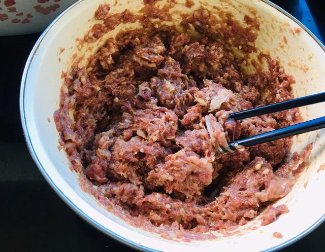 家常牛肉丸子的做法，牛肉丸子的家常做法（做汤涮火锅绝了）