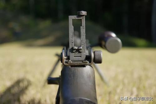 步枪瞄准基线与弹道，瞄准线和枪管不是同一条直线