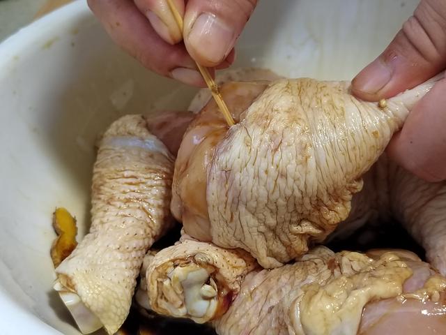 红烧鸡腿怎么做，红烧鸡腿怎么烧好吃又嫩