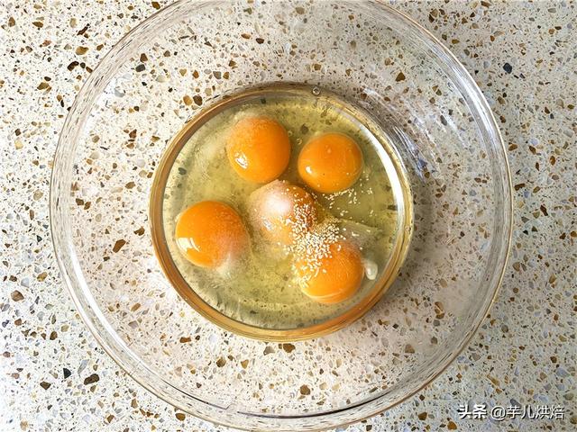 如何炒香椿炒蛋，香椿炒蛋最正确做法