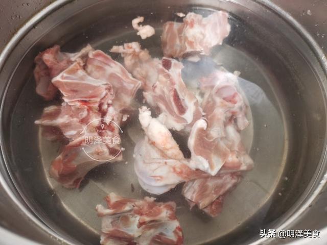 羊杂汤怎么做好吃，羊杂汤怎么调制才好吃（切记不要直接煮）