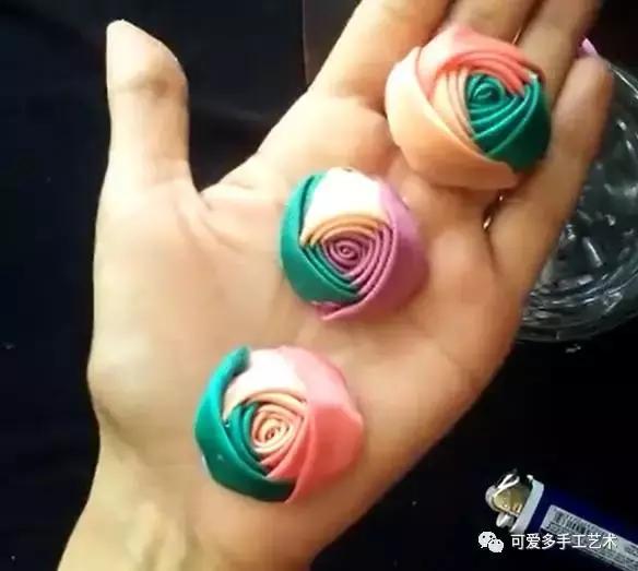 三色丝带玫瑰花朵做法大全，浪漫酷炫的三色丝带玫瑰