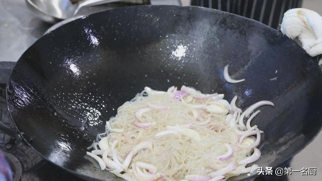 炒粉条怎么做才好吃又简单又好学，不要泡软就下锅炒