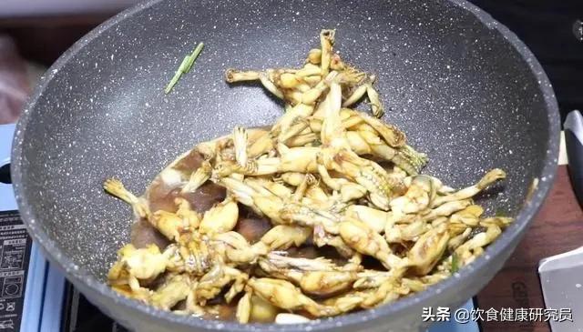 爆炒田鸡的正宗做法，美食推荐：肝腰合炒，爆炒田鸡