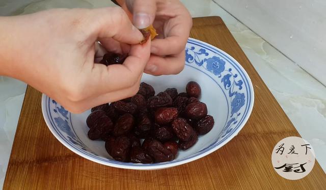 红枣怎样煮鸡蛋才好吃，红枣学会这样吃