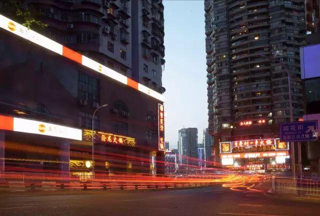 后期全景接片及堆栈操作，并不一定需要昂贵的移轴镜头一样做到