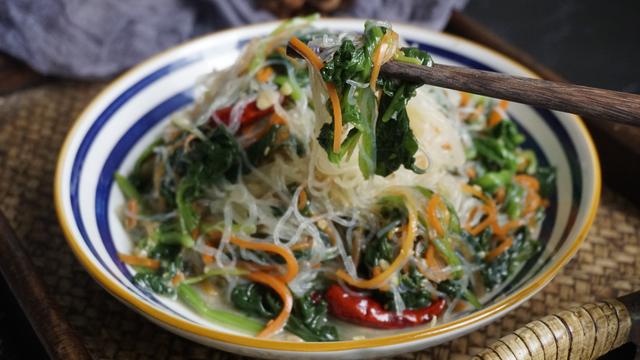 凉拌菠菜怎么做，十种凉拌菠菜的做法（凉拌菠菜怎么做才好吃）