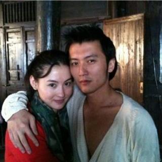 谢霆锋跟张柏芝刚结婚的时候，当年包半个岛求婚张柏芝