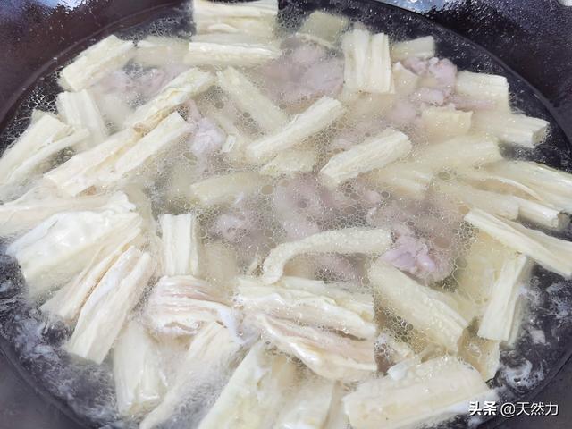 肉片腐竹汤的做法，秋冬多给家人喝这碗汤