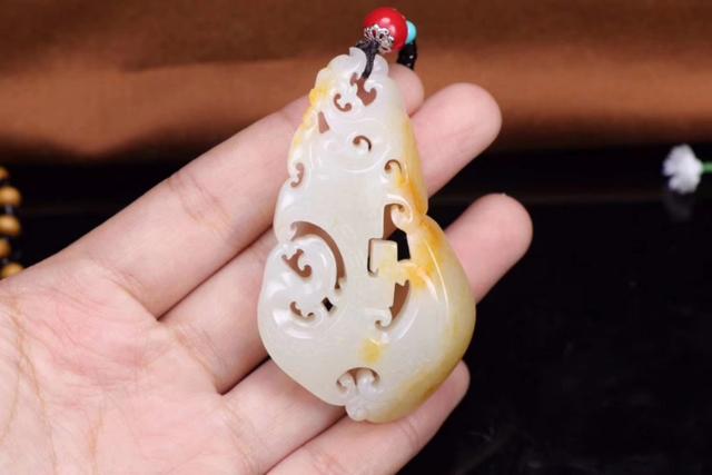 金丝白玉与和田白玉怎么区分，俄料白玉与和田白玉有啥区别