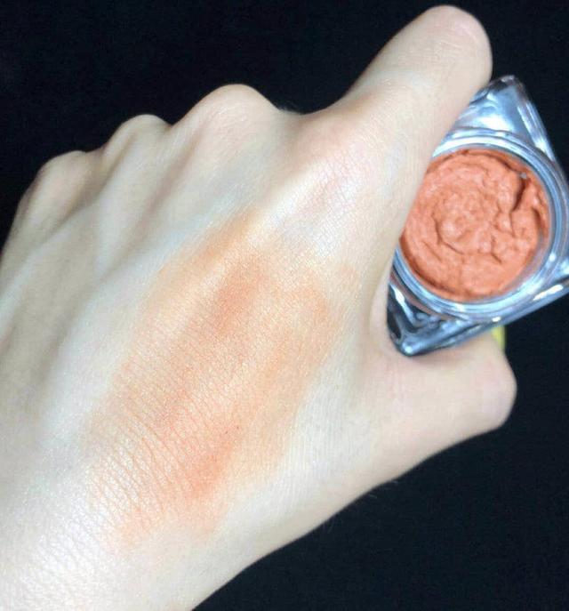 腮红膏哪个好用又持久不掉色，腮红膏它的优点是与肌肤更贴合