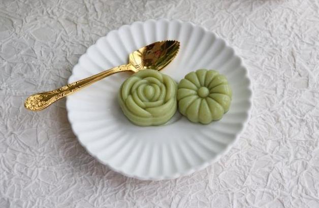 布丁怎么做简单又好吃，怎么在家自制布丁简单又好吃