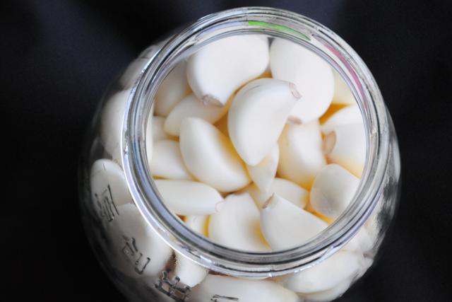 怎样保存大蒜不发芽的方法，保存大蒜牢记一招