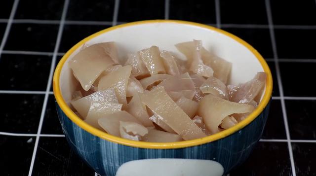 自从学会猪皮这样做，猪皮怎么做好吃又有营养